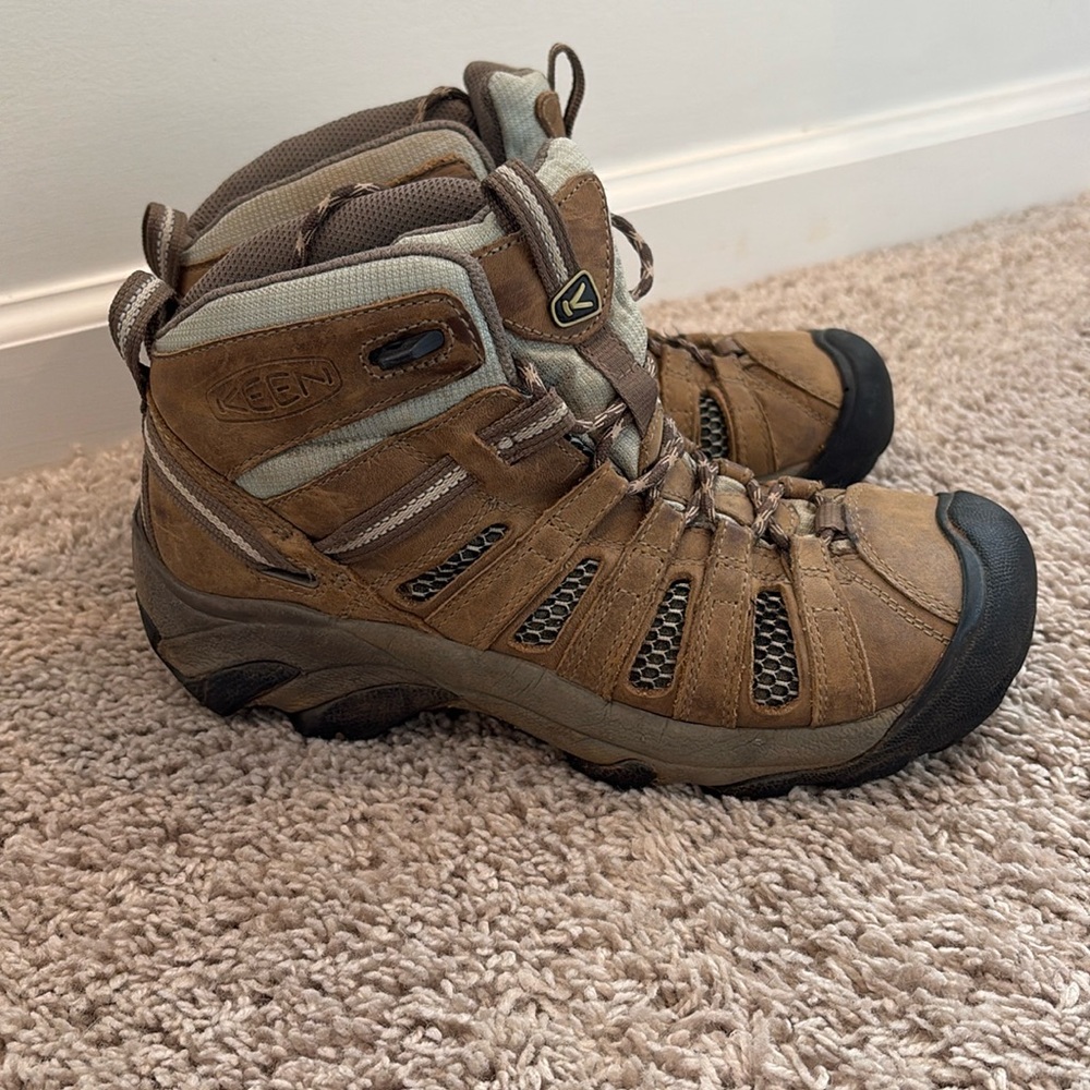 Women’s hiking boots